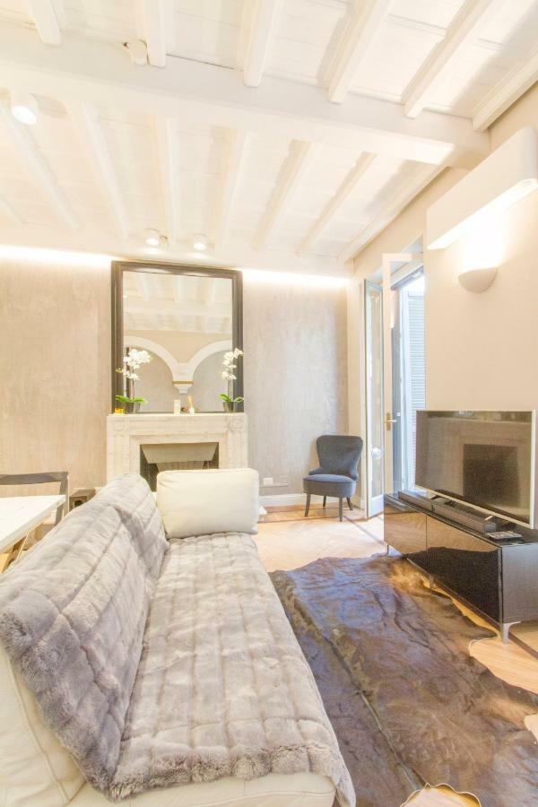 Elegante E Completamente Arredato Apt In Duomo มิลาน ภายนอก รูปภาพ